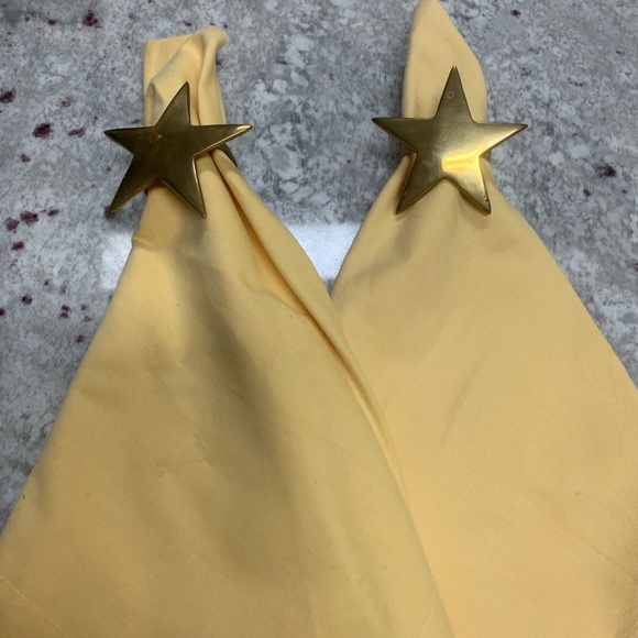Set of Four Placemats with Four Yellow Cloth Napkins and Brass Star Napkin Rings - Picture 4 of 6